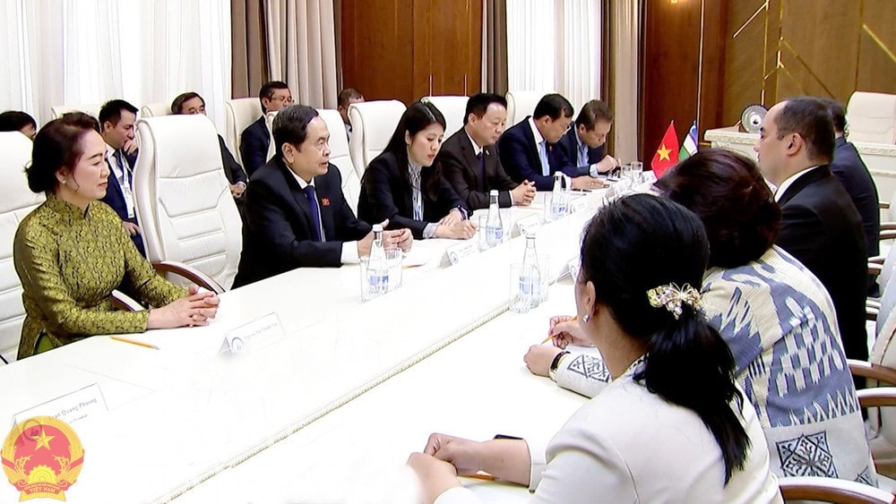 NA Chairman Tran Thanh Man and his spouse Nguyen Thi Thanh Nga visited the Tashkent State University of Oriental Studies (TSUOS). (Photo: Lam Giang) img-9253.jpg