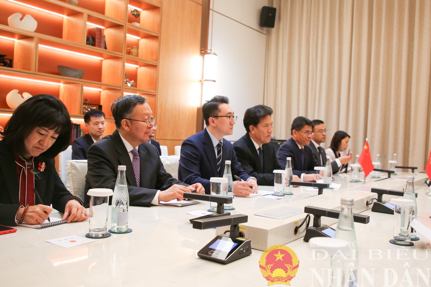 Phó Ủy viên trưởng Ủy ban Thường vụ Đại biểu Nhân dân toàn quốc Trung Quốc Lạc Tang Giang Thôn phát biểu tại cuộc tiếp