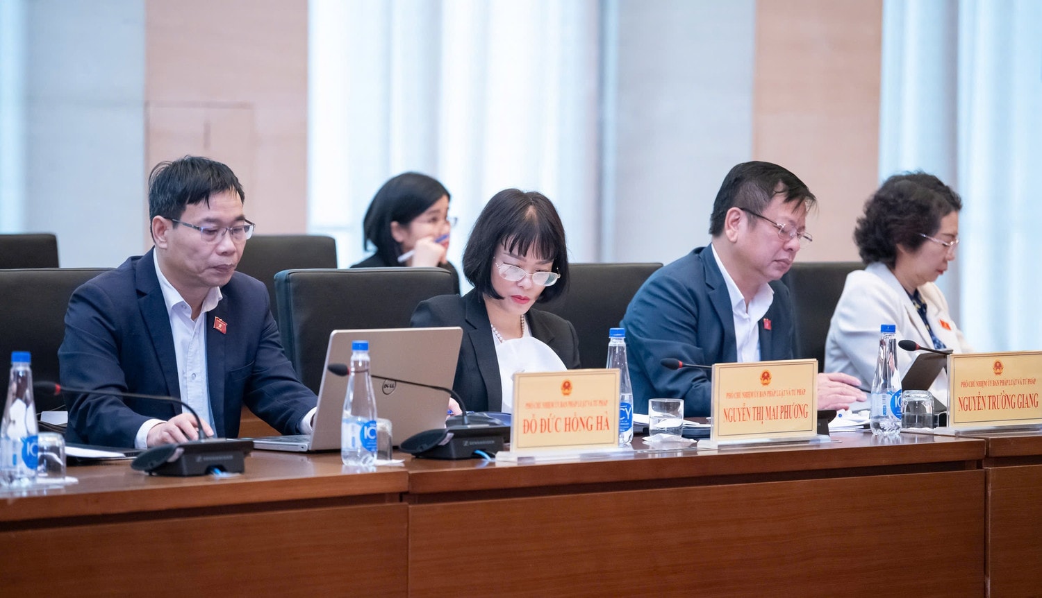 Các đại biểu dự phiên họp