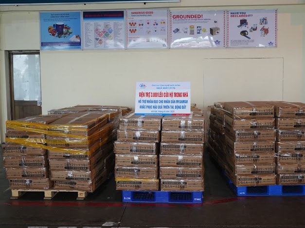 toan-bo-lo-hang-se-duoc-vietnam-airlines-phoi-hop-ban-giao-cho-cac-co-quan-chuc-nang-phia-myanmar-de-kip-thoi-chuyen-den-nguoi-dan-vung-bi-anh-huong-anh-vna.jpg