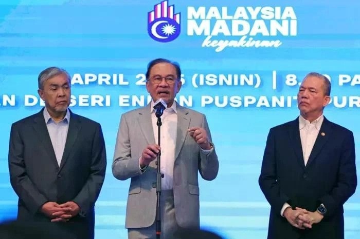 Malaysian Prime Minister Anwar Ibrahim (centre) at the meeting (Photo: bernama) malaysia.jpg