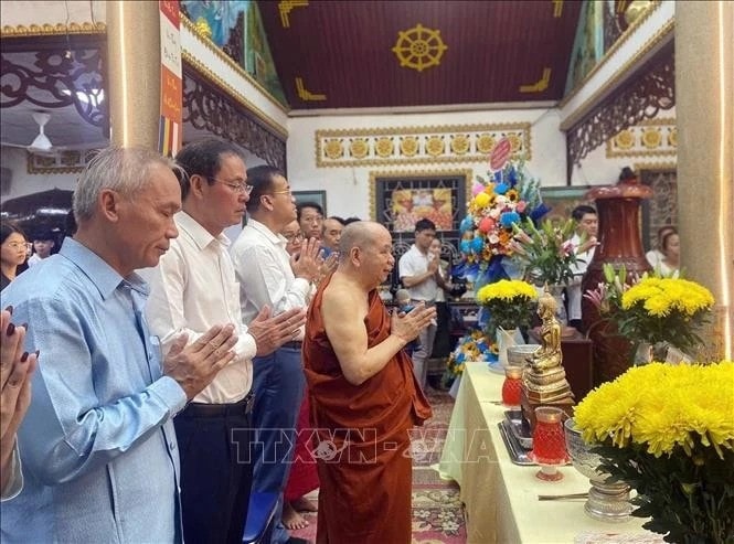 A ceremony is organised at Pho Minh pagoda on April 6 to jointly celebrate the traditional New Year festivals of Bunpimay of Laos, Songkran of Thailand, Chol Chhnam Thmay of Cambodia, and Thingyang of Myanmar. (Photo: VNA) festival.jpg