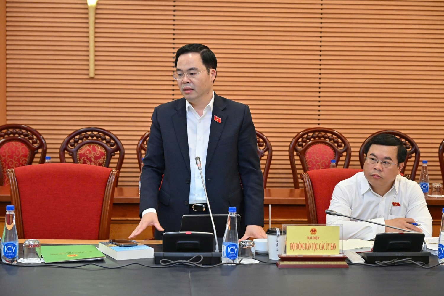 Ủy viên là ĐBQH hoạt động chuyên trách tại Ủy ban Khoa học, Công nghệ và Môi trường Trần Văn Khải phát biểu