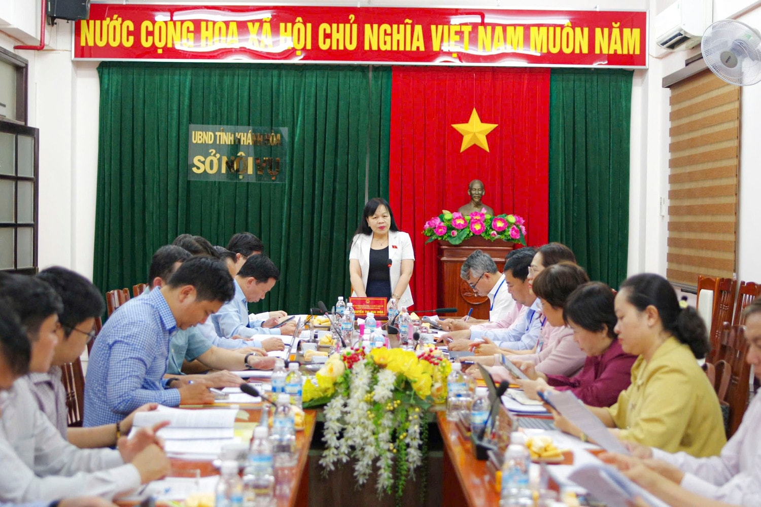 Quang cảnh cuộc làm việc