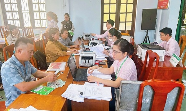 anh-1-anh-nguyen-hoang-hai-ben-trai-o-thon-rao-tru-xa-truong-xuan-nhan-nguon-von-vay-giai-quyet-viec-lam-de-phat-trien-kinh-te-anh-vbsp.jpg