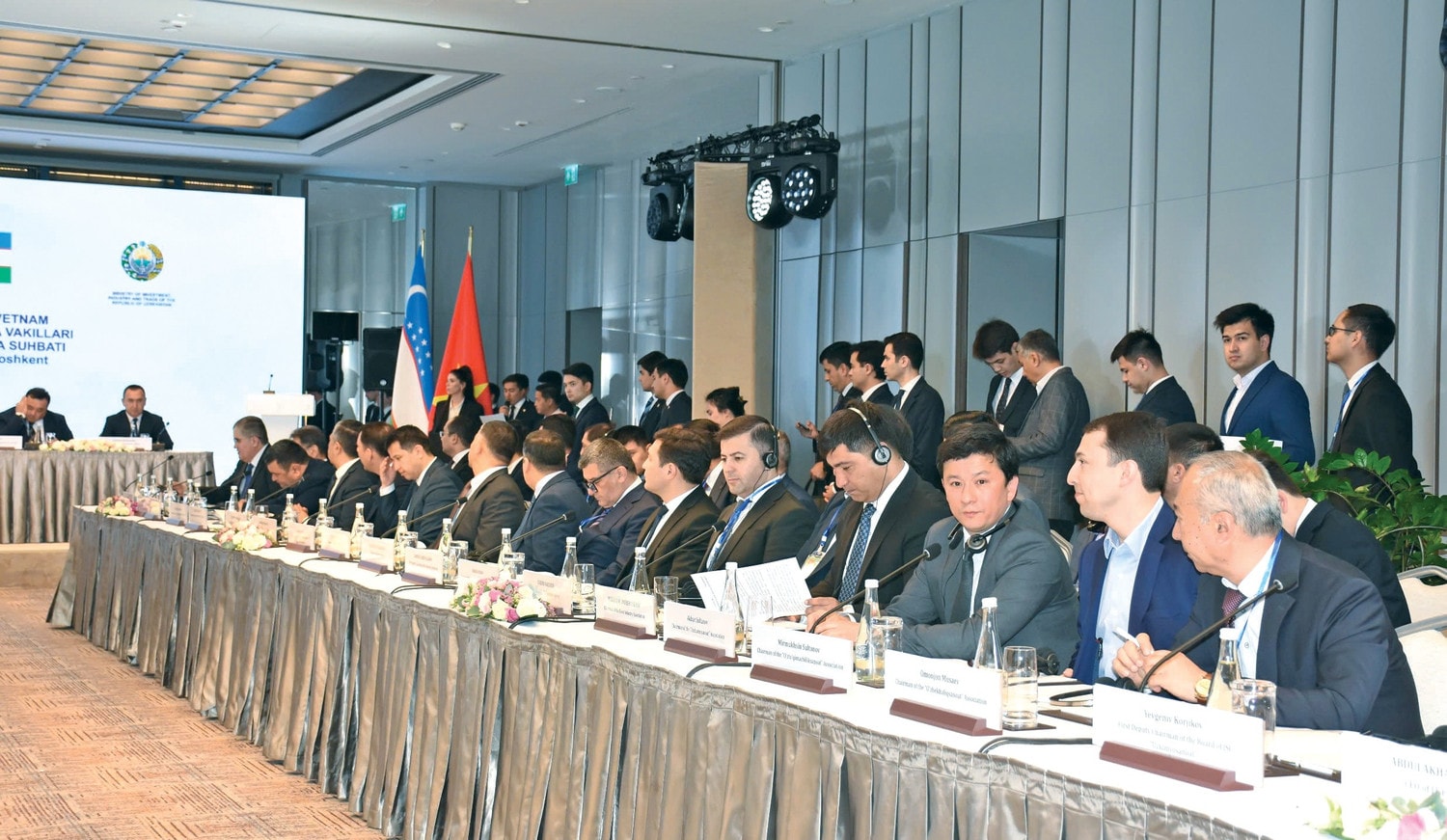 Đại diện lãnh đạo các bộ, ngành và doanh nghiệp của Uzbekistan tham dự tọa đàm. Ảnh: L. Giang