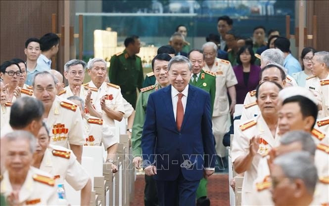 Tổng Bí thư Tô Lâm gặp mặt cán bộ công an chi viện chiến trường miền Nam. Ảnh: Thống Nhất/TTXVN