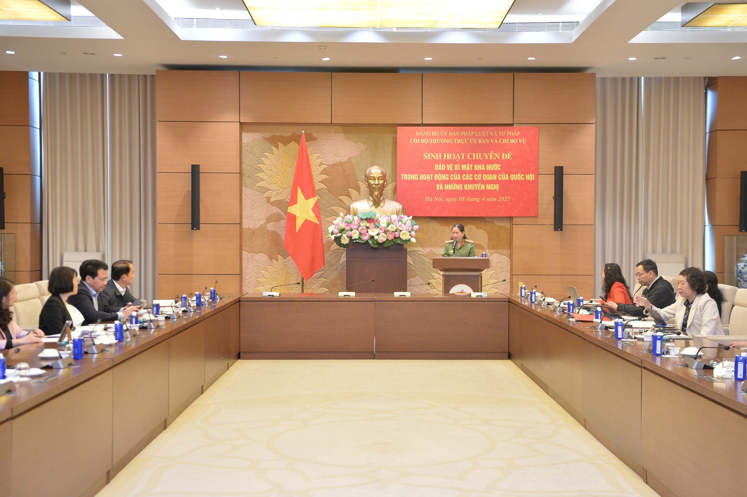 Quang cảnh cuộc sinh hoạt chuyên đề. Ảnh: Hồ Long