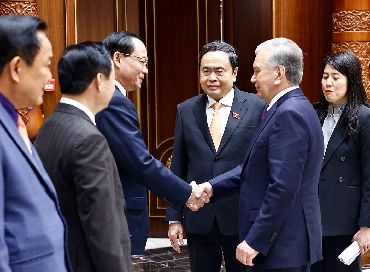 vna-potal-chu-tich-quoc-hoi-tran-thanh-man-hoi-kien-tong-thong-uzbekistan-7958721.jpg