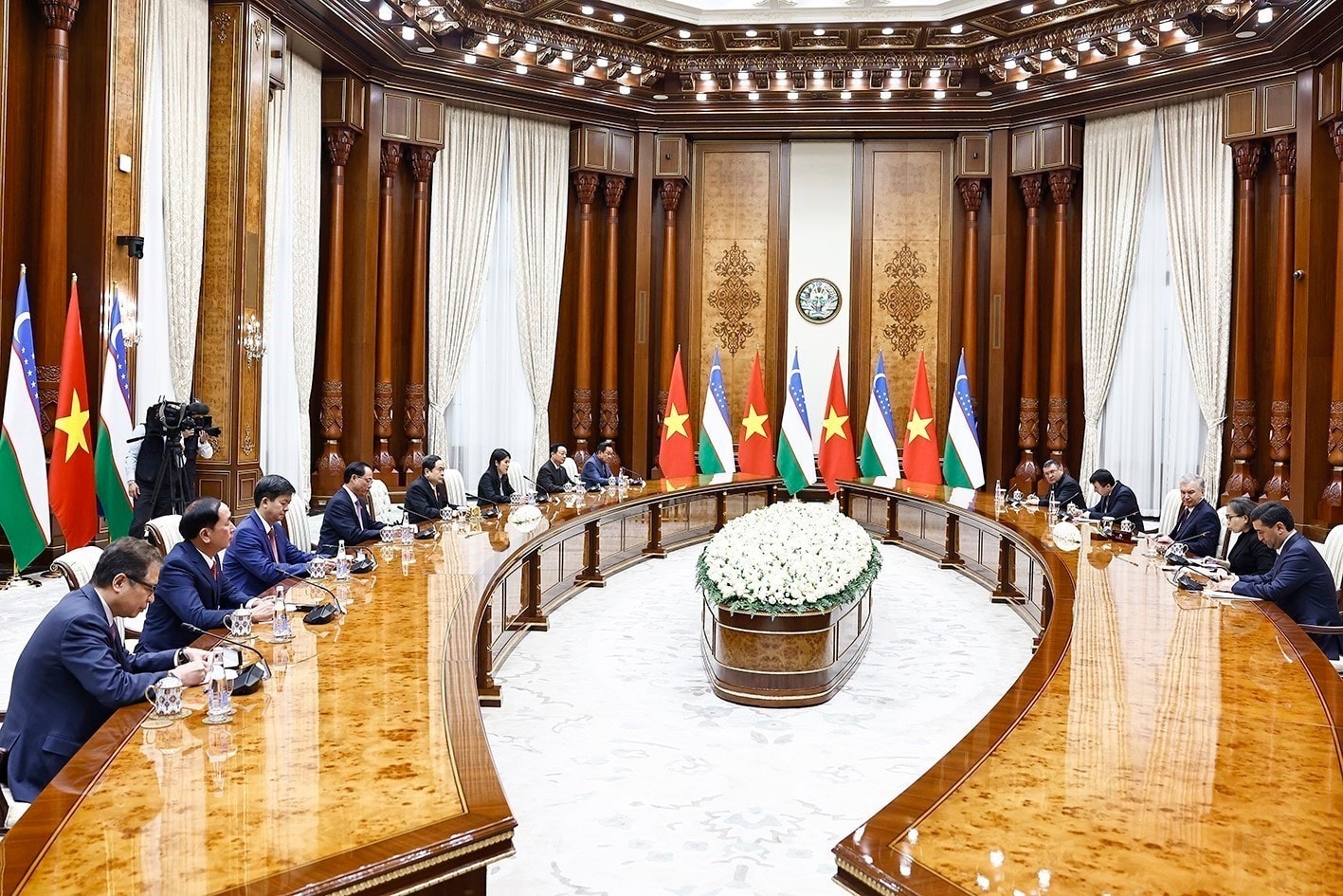 vna-potal-chu-tich-quoc-hoi-hoi-kien-tong-thong-uzbekistan-7958710.jpg