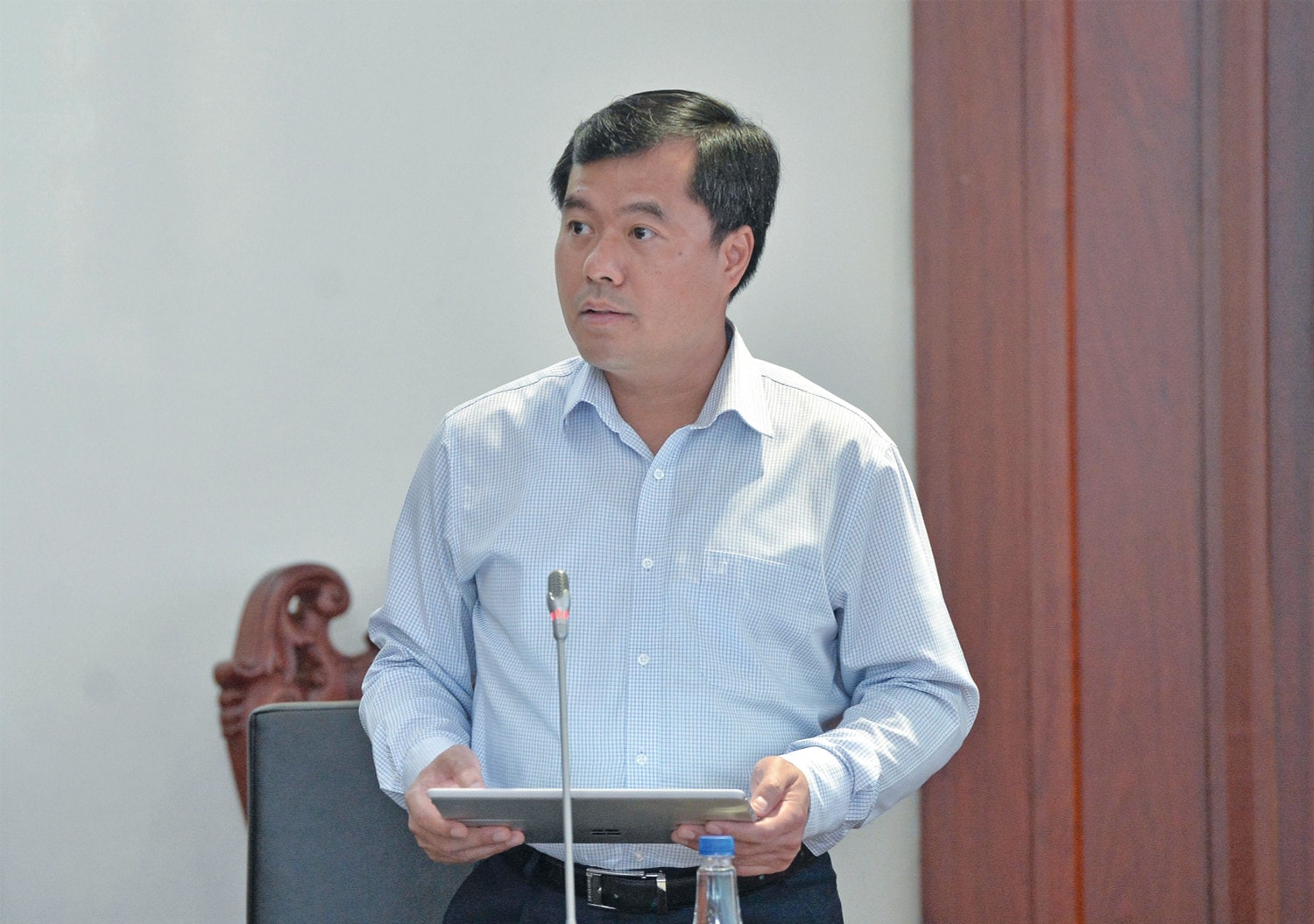 Phó Chủ nhiệm Văn phòng Quốc hội Nguyễn Mạnh Hùng phát biểu. Ảnh: Hồ Long