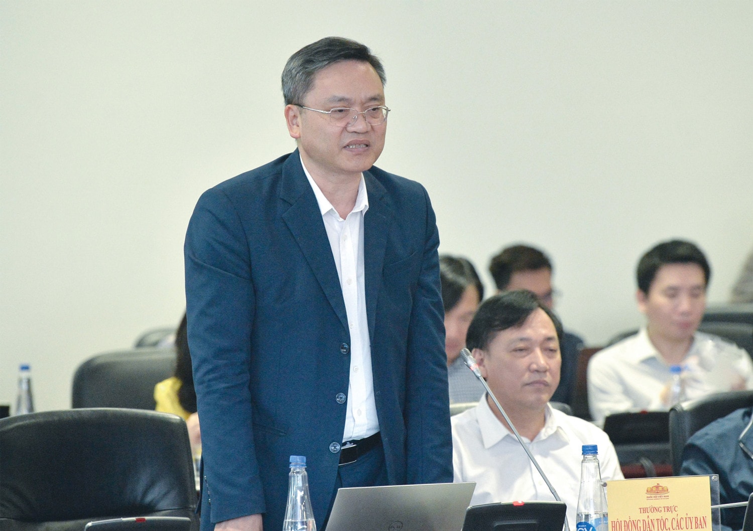 Phó Chủ tịch Hội đồng Dân tộc Quàng Văn Hương phát biểu. Ảnh: Hồ Long