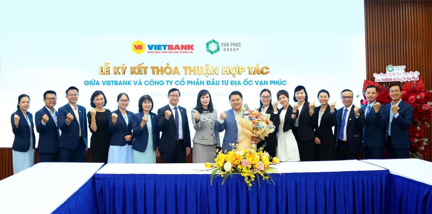 anh-4-ky-ket-van-phuc.jpg