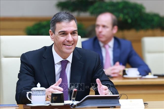 Thủ tướng Tây Ban Nha Pedro Sánchez phát biểu tại cuộc hội đàm với Thủ tướng Phạm Minh Chính. Ảnh: Dương Giang/TTXVN