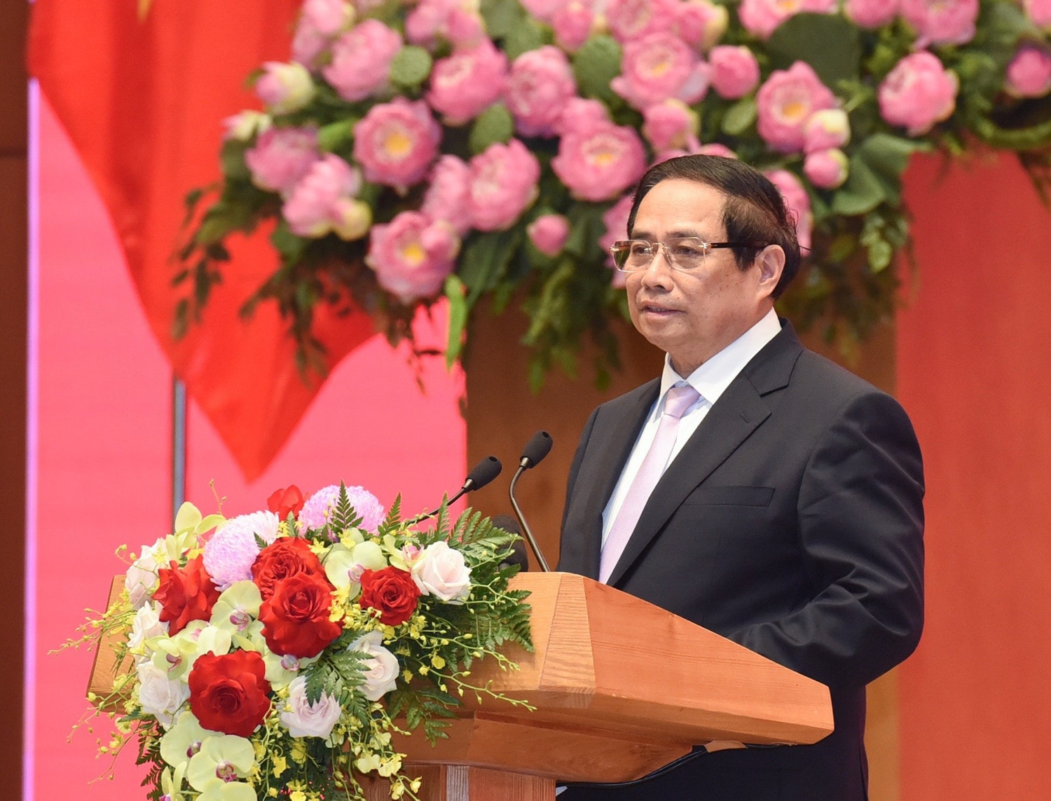 anh-1-thu-tuong-chinh-phu-pham-minh-chinh-phat-bieu-tai-le-tuyen-duong-cac-tap-the-ca-nhan-ho-tro-myanmar-khac-phuc-hau-qua-dong-dat-anh-vna.jpg