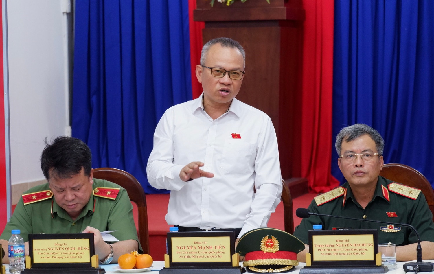 Phó Chủ nhiệm Ủy ban Quốc phòng, An ninh và Đối ngoại Nguyễn Mạnh Tiến phát biểu