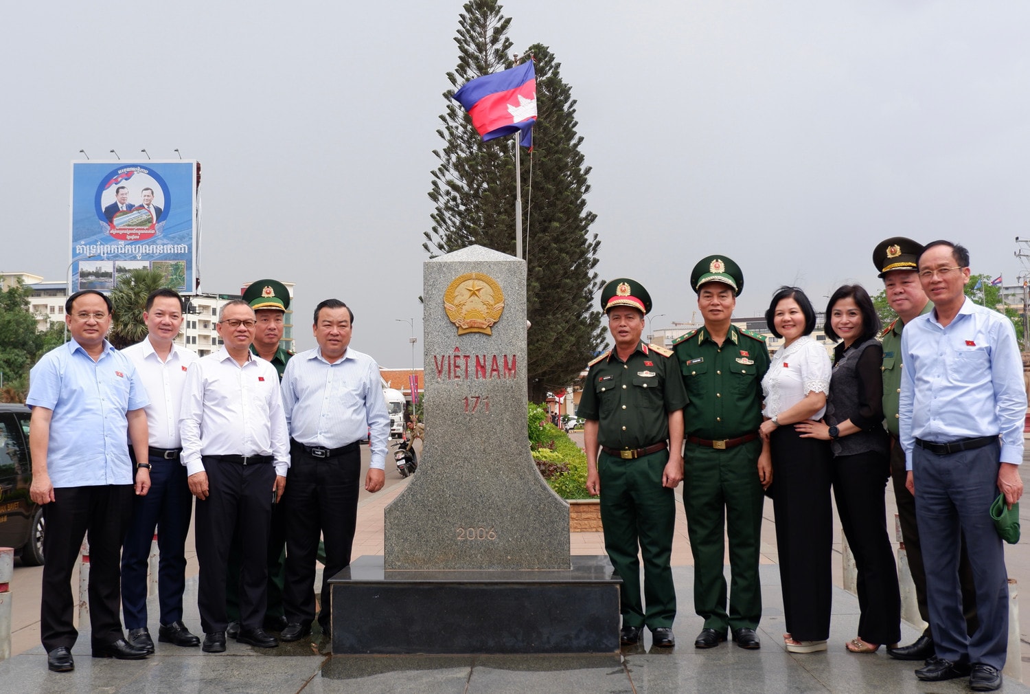 Đoàn khảo sát của Ủy ban Quốc phòng, An ninh và Đối ngoại khảo sát thực tế tại Khu vực cột mốc Cửa khẩu quốc tế Mộc Bài