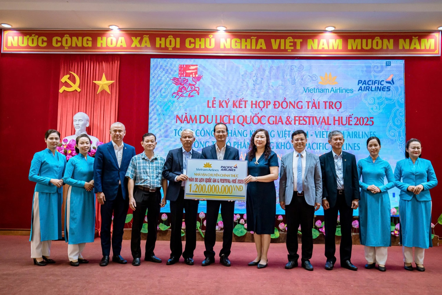 anh-2-vietnam-airlines-va-pacific-airlines-hai-don-vi-thanh-vien-cua-vna-group-da-tham-gia-dong-hanh-cung-nam-du-lich-quoc-gia-va-festival-hue-2025-voi-vai-tro-la-nha-van-chuyen-chinh-thuc-vna.jpg