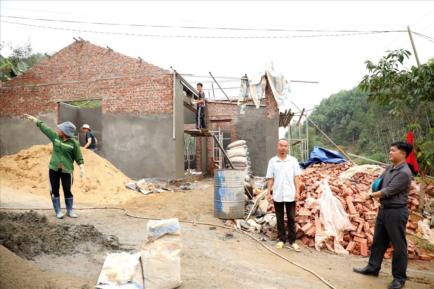 Ngôi nhà của gia đình hộ nghèo Hà Văn Gường, ở khu Xuân 1, xã Kim Thượng, huyện Tân Sơn được hỗ trợ xây mới đang dần hoàn thành. Nguồn: ITN
