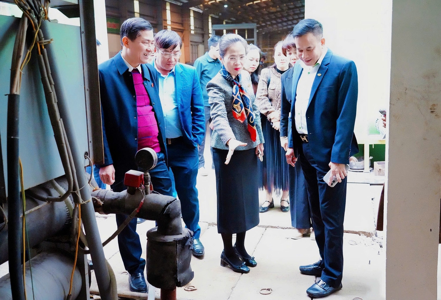 Đoàn ĐBQH tỉnh Nghệ An giám sát tại Khu công nghiệp Nam Cấm