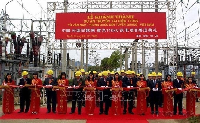 Lễ khánh thành thành dự án truyền tải điện 110 KV Vân Nam (Trung Quốc) đến Tuyên Quang (Việt Nam), ngày 28.2.2006. Ảnh: Hoài Nam/TTXVN