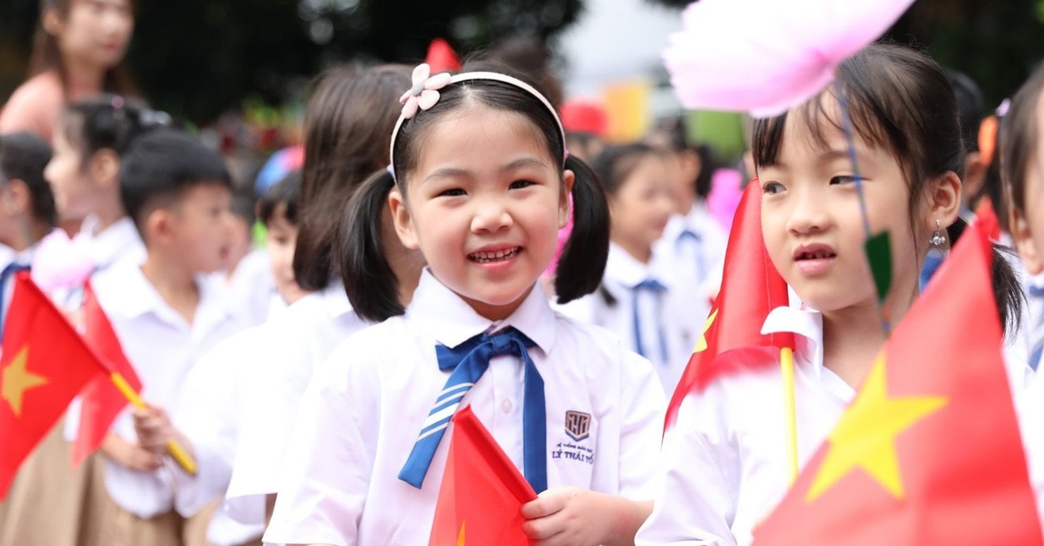 lich-nghi-le-304-15-cua-hoc-sinh-ca-nuoc-ra-sao-646.jpg