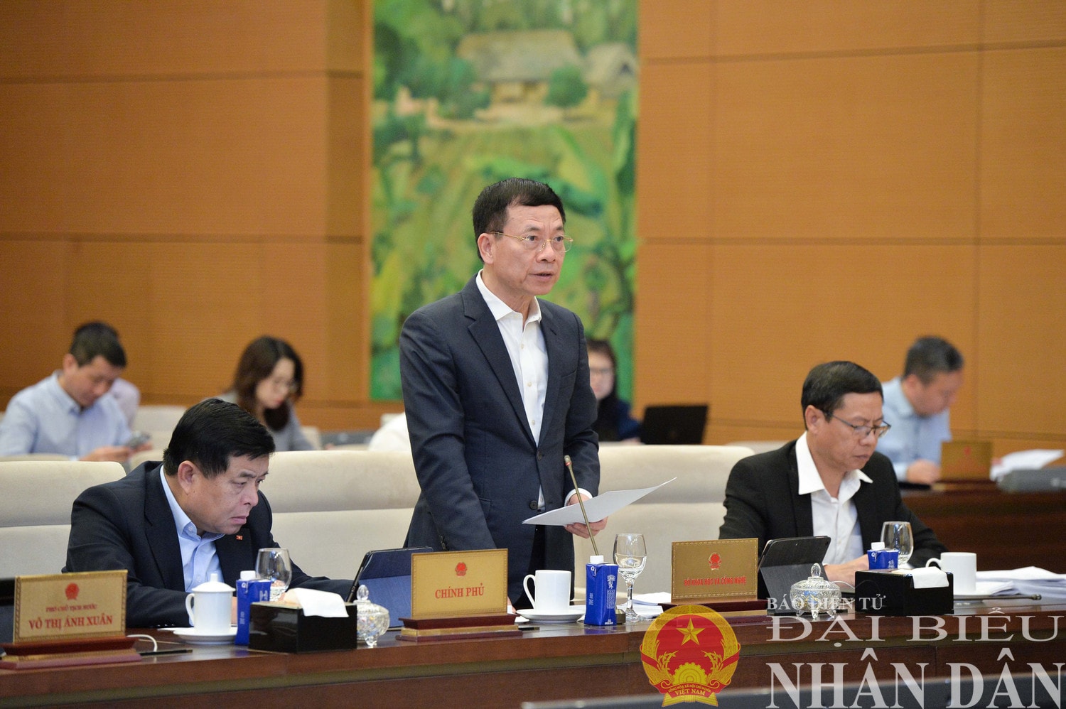 dbnd_br_bo-truong-bo-khoa-hoc-va-cong-nghe-nguyen-manh-hung-trinh-bay-bao-cao.jpg