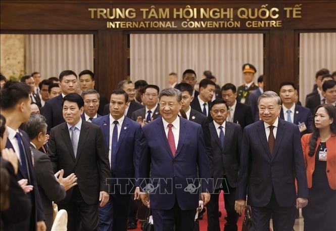 Tổng Bí thư Tô Lâm và Chủ tịch nước Lương Cường cùng Tổng Bí thư, Chủ tịch nước Trung Quốc Tập Cận Bình dự chiêu đãi. Ảnh: Lâm Khánh – TTXVN