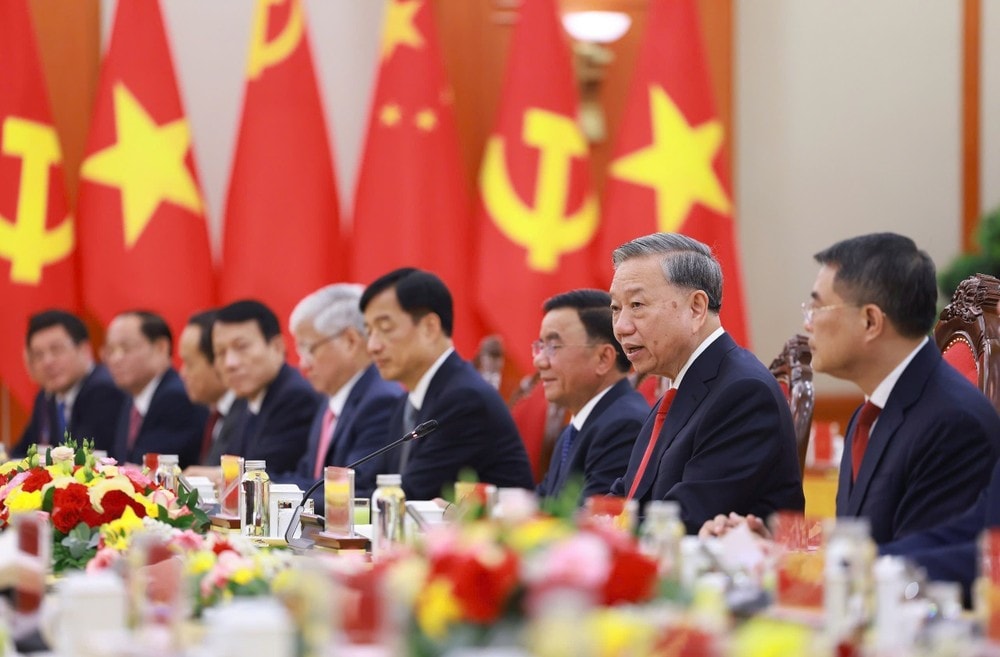 Party General Secretary To Lam and members of the Vietnamese high-level delegation at the talks. (Photo: VNA) img-9548.jpg