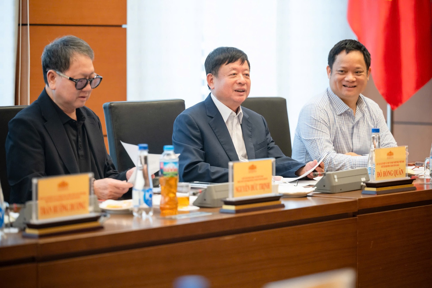 Các đại biểu tham dự chấm chung khảo