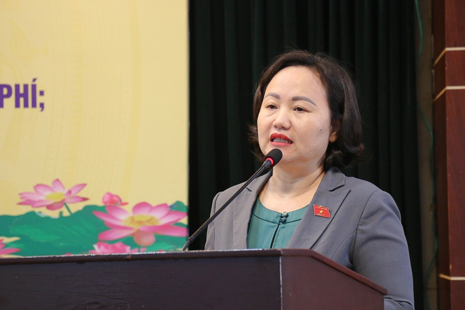 Phó Chủ nhiệm Ủy ban Kinh tế và Tài chính Phạm Thuý Chinh phát biểu