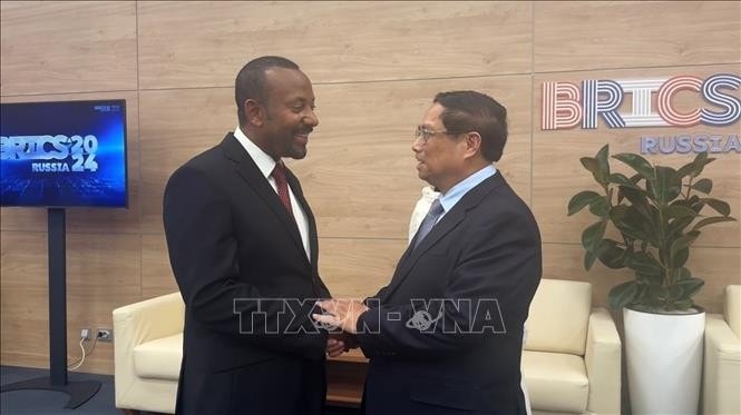 Thủ tướng Phạm Minh Chính gặp ngắn Thủ tướng Ethiopia Abiy Ahmed Ali nhân chuyến tham dự Hội nghị các Nhà lãnh đạo Nhóm các nền kinh tế mới nổi (BRICS) mở rộng tại Kazan, Liên bang Nga, ngày 23.10.2024. Ảnh tư liệu: TTXVN
