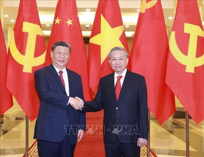 Tổng Bí thư Tô Lâm và Tổng Bí thư, Chủ tịch nước Trung Quốc Tập Cận Bình chụp ảnh chung. Ảnh: Thống Nhất/TTXVN