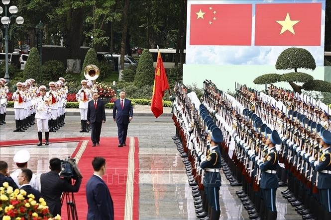 Tổng Bí thư Tô Lâm và Tổng Bí thư, Chủ tịch nước Trung Quốc Tập Cận Bình duyệt Đội danh dự Quân đội nhân dân Việt Nam. Ảnh: Doãn Tấn/TTXVN