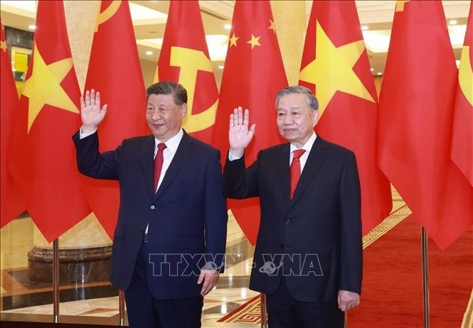 Tổng Bí thư Tô Lâm và Tổng Bí thư, Chủ tịch nước Trung Quốc Tập Cận Bình chụp ảnh chung. Ảnh: Thống Nhất/TTXVN