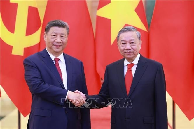 Tổng Bí thư Tô Lâm và Tổng Bí thư, Chủ tịch nước Trung Quốc Tập Cận Bình chụp ảnh chung. Ảnh: Thống Nhất/TTXVN