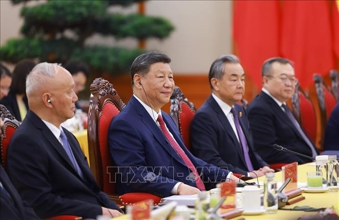 Tổng Bí thư, Chủ tịch nước Tập Cận Bình và Đoàn cấp cao Trung Quốc tại cuộc hội đàm với Tổng Bí thư Tô Lâm. Ảnh: Dương Giang/TTXVN