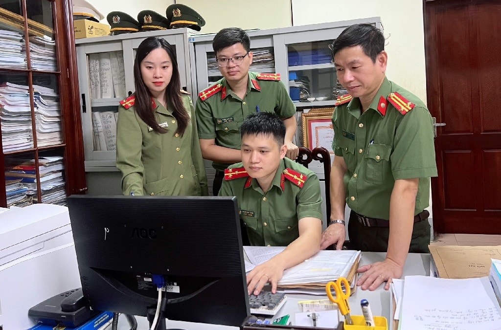 Lực lượng pháp chế Công an tỉnh Nghệ An thường xuyên nghiên cứu, cập nhật quy định pháp luật để nâng cao hiệu quả công tác tham mưu xây dựng văn bản.