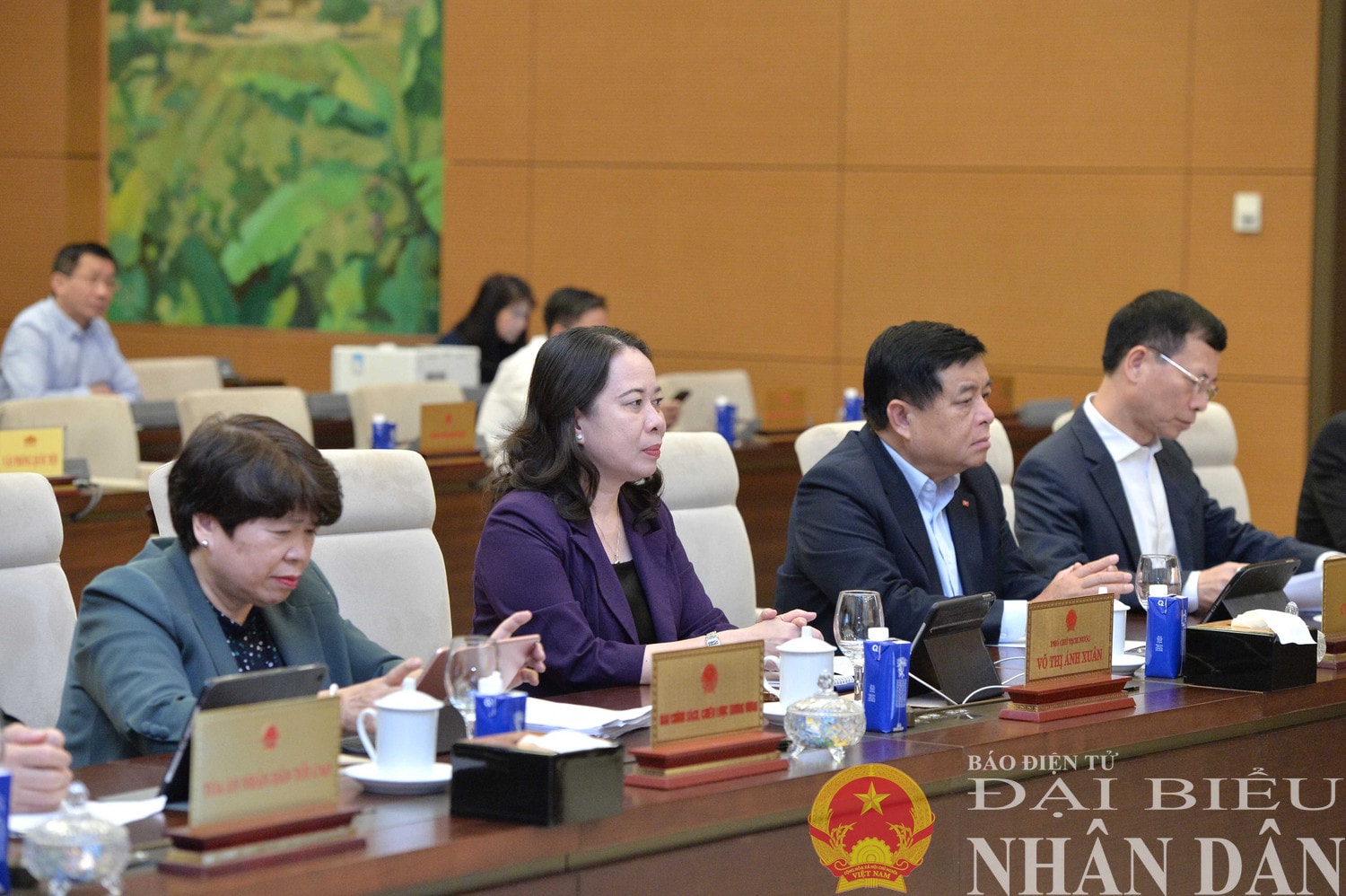 Các đại biểu tham dự phiên họp. Ảnh: Hồ Long