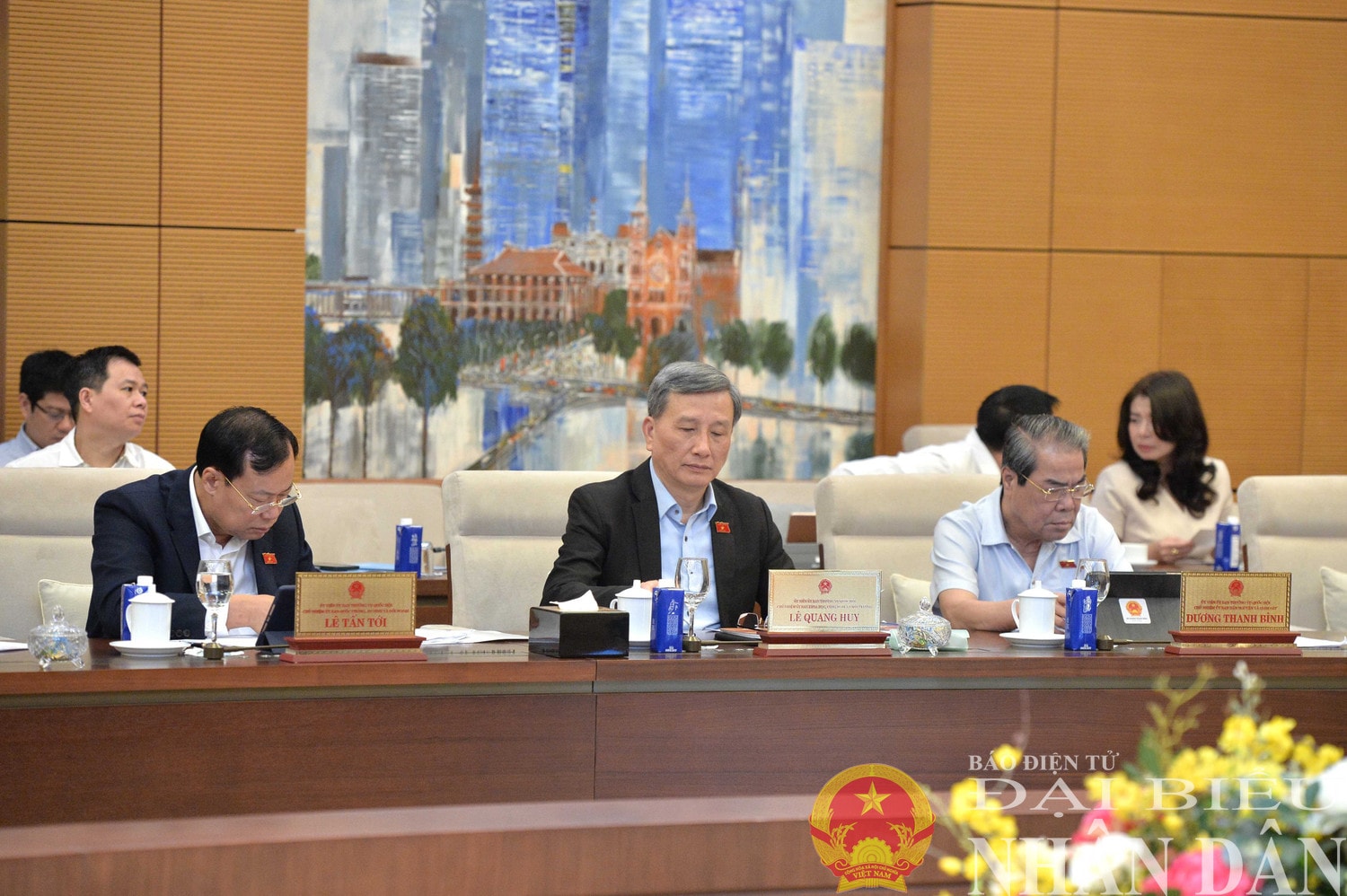 Các đại biểu tham dự phiên họp. Ảnh: Hồ Long