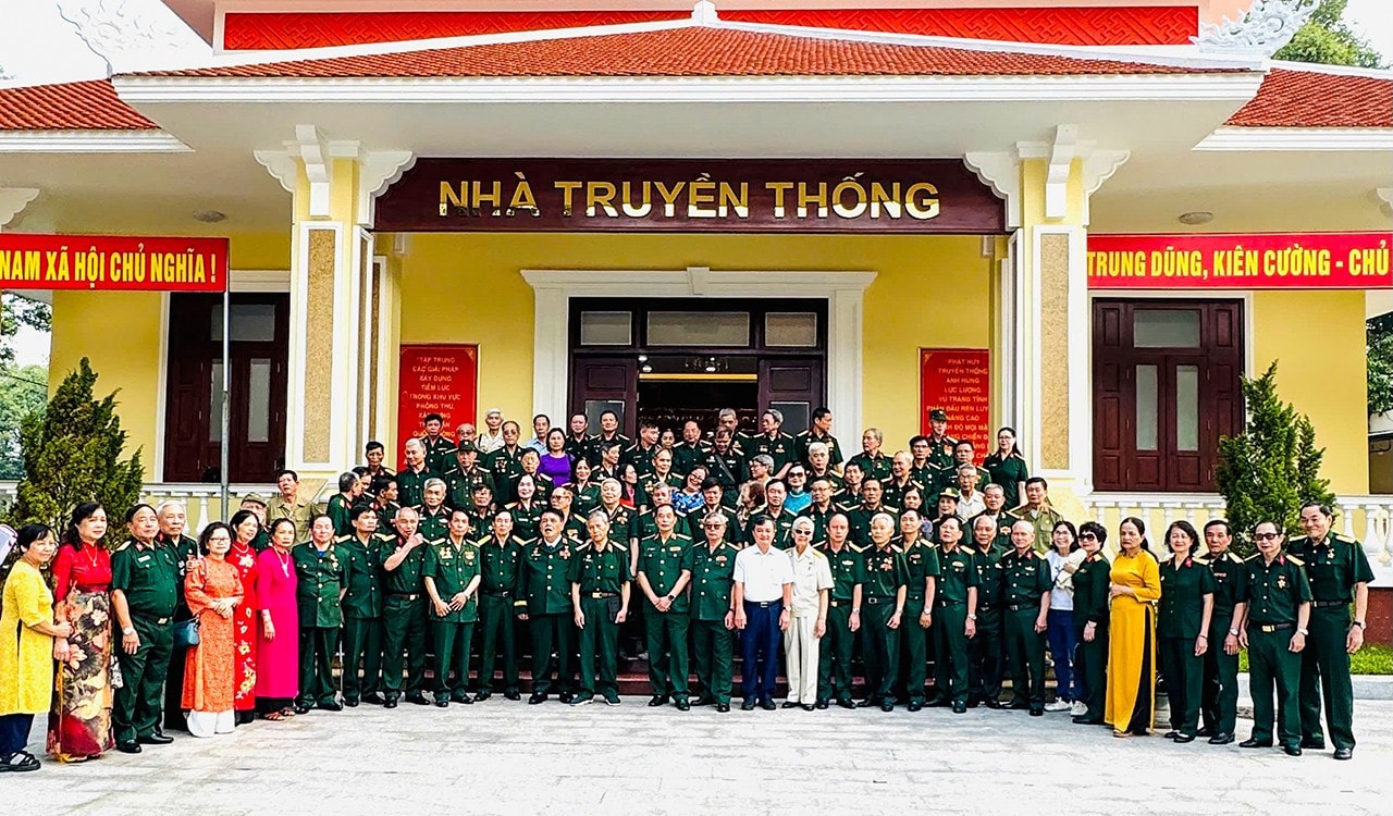 cuu-chien-binh-1.jpg