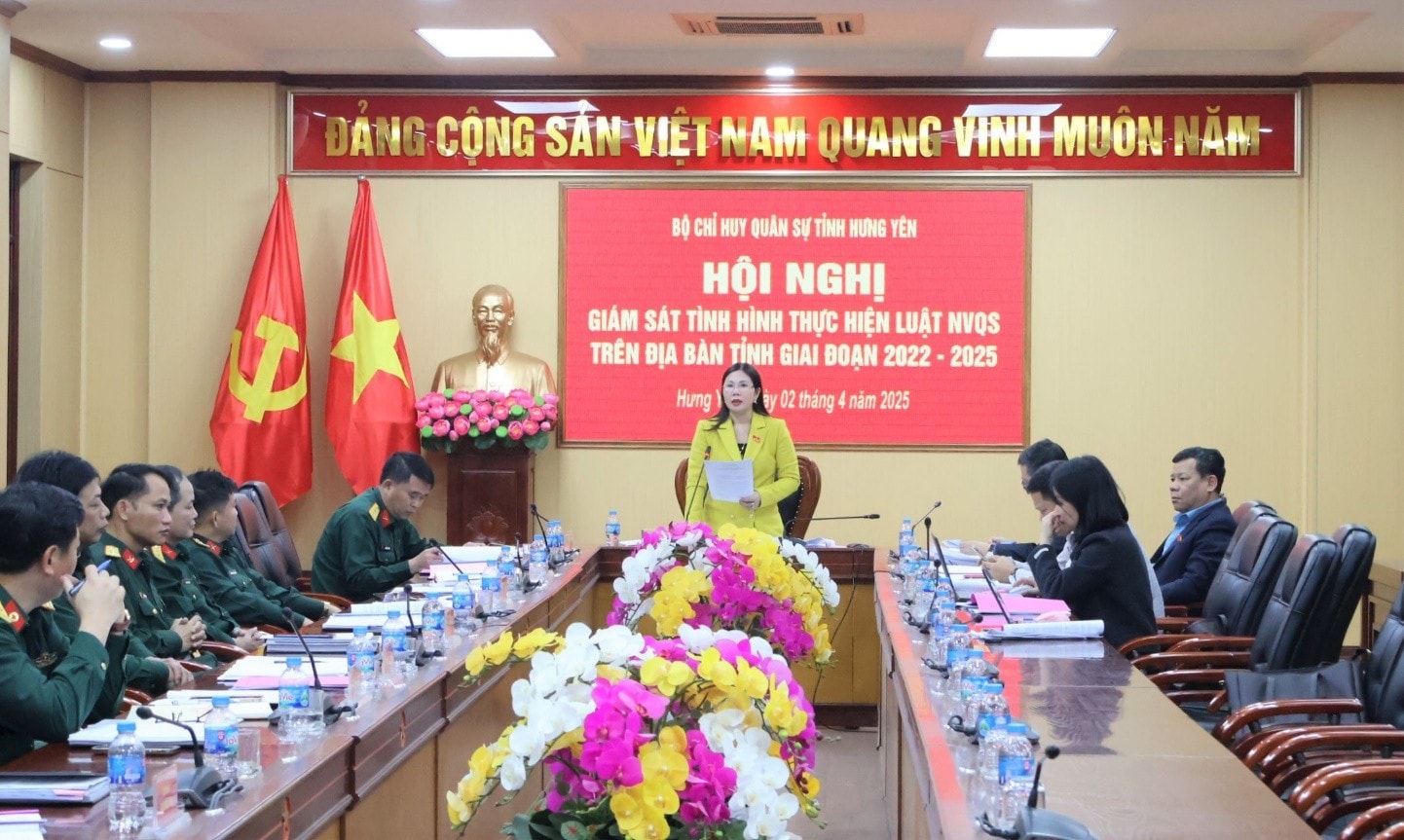 Phó Chủ tịch HĐND tỉnh Hưng Yên Trần Thị Tuyết Hương phát biểu tại cuộc giám sát. Ảnh: Thu Trang