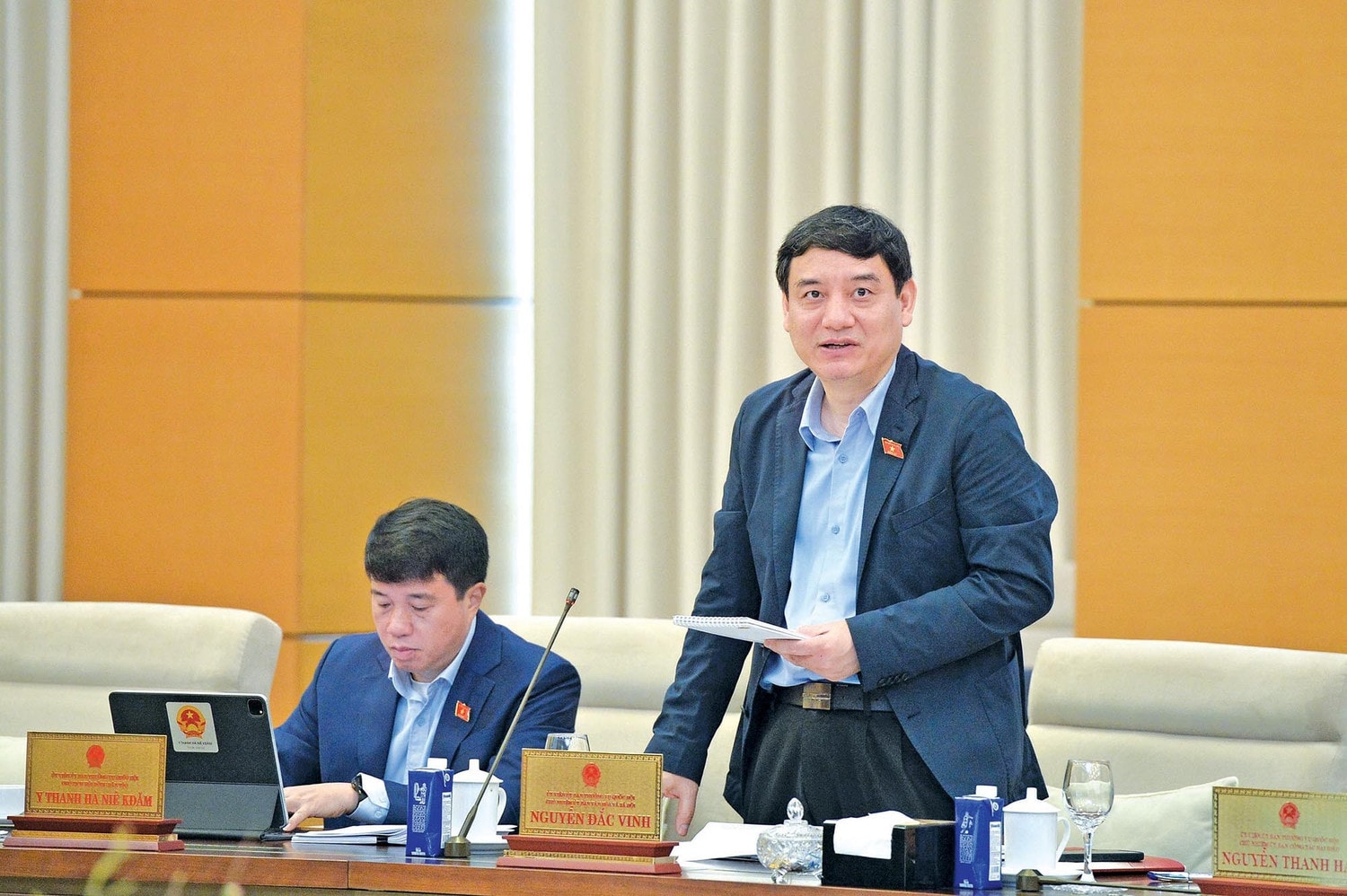 Chủ nhiệm Ủy ban Văn hóa và Xã hội Nguyễn Đắc Vinh phát biểu