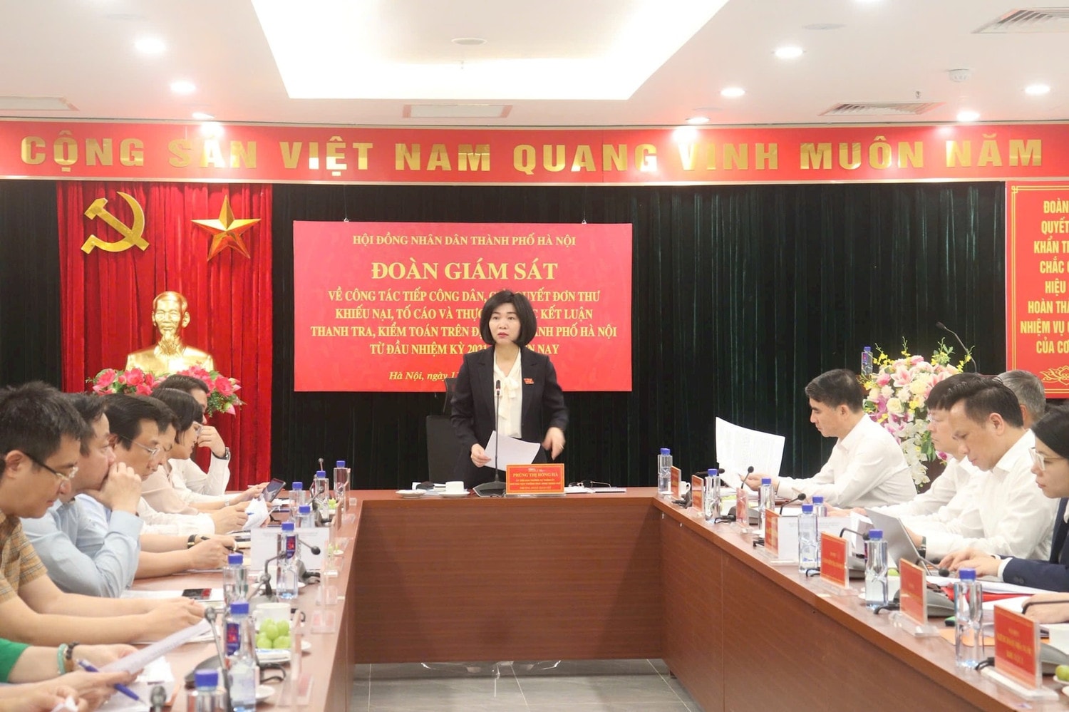 Phó Chủ tịch Thường trực HĐND thành phố Hà Nội Phùng Thị Hồng Hà phát biểu kết luận. Ảnh: Tuấn Việt