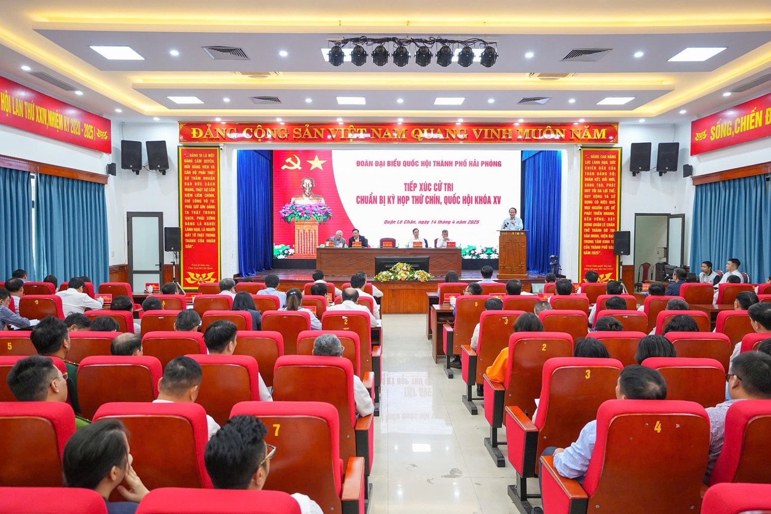 Buổi tiếp xúc TXCT quận Lê Chân, đại diện cử tri huyện Bạch Long Vỹ được tổ chức bằng hình thức trực tiếp kết hợp trực tuyến