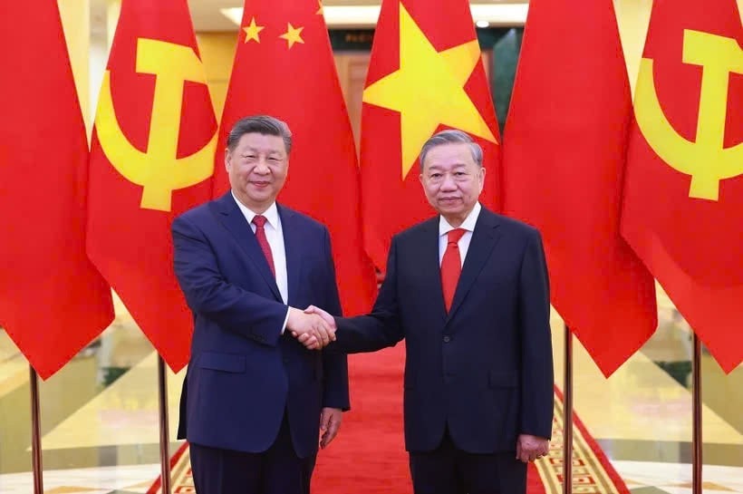 General Secretary of the Communist Party of Vietnam (CPV) Central Committee To Lam (right) and General Secretary of the Communist Party of China (CPC) Central Committee and President of China Xi Jinping. (Photo: VNA) z6506518157251-50c21b6c1da1723ab3ef8dc9442201a3.jpg