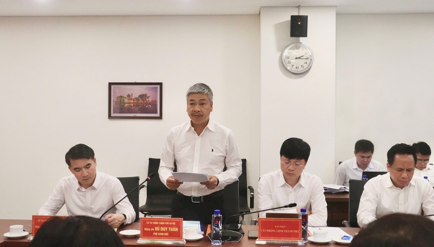 Đại diện Sở Tài chính TP. Hà Nội báo cáo tại cuộc giám sát. Ảnh: Tuấn Việt