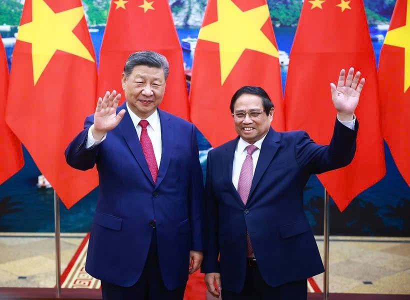 Prime Minister Pham Minh Chinh (R) and General Secretary of the Communist Party of China (CPC) Central Committee and President of China Xi Jinping. (Photo: VNA) z6506526035817-1dc4156c4b443532194f309067d56e7d.jpg