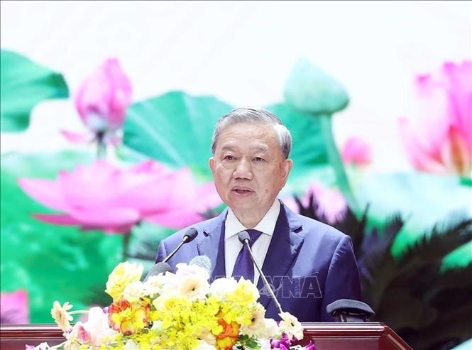 vna-potal-tong-bi-thu-gap-mat-can-bo-lao-thanh-cach-mang-nguoi-co-cong-gia-dinh-chinh-sach-tieu-bieu-stand-7.jpg
