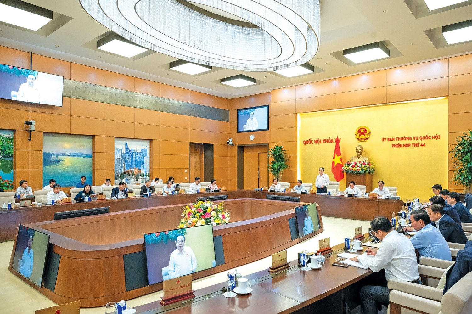 Toàn cảnh Phiên họp thứ 44 của UBTVQH
